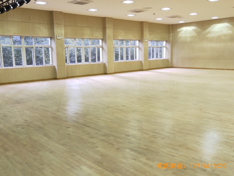 上海丰庄西路绿地小学舞台运动木地板铺装案例5
