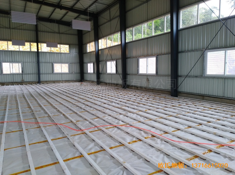 巴布亚新几内亚羽毛球馆运动地板铺设案例0