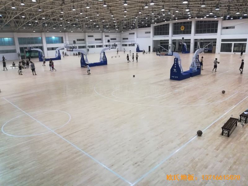 武汉体育学院体育木地板安装案例4