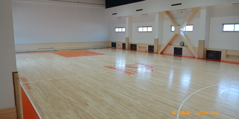 北方温泉会议中心篮球馆体育木地板施工案例5