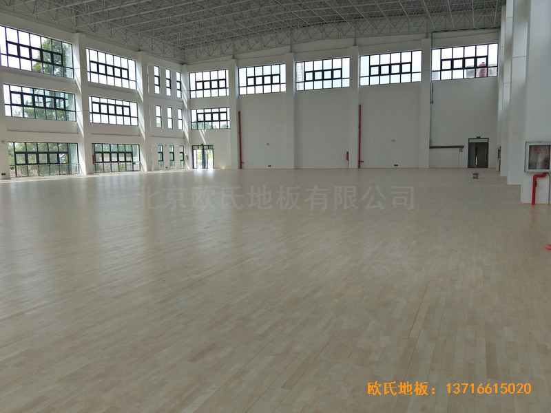 江苏第二中学篮球馆体育地板铺设案例3