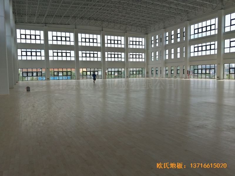 江苏第二中学篮球馆体育地板铺设案例4