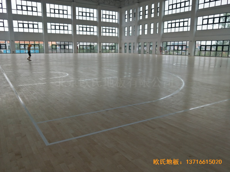 江苏第二中学篮球馆体育地板铺设案例5