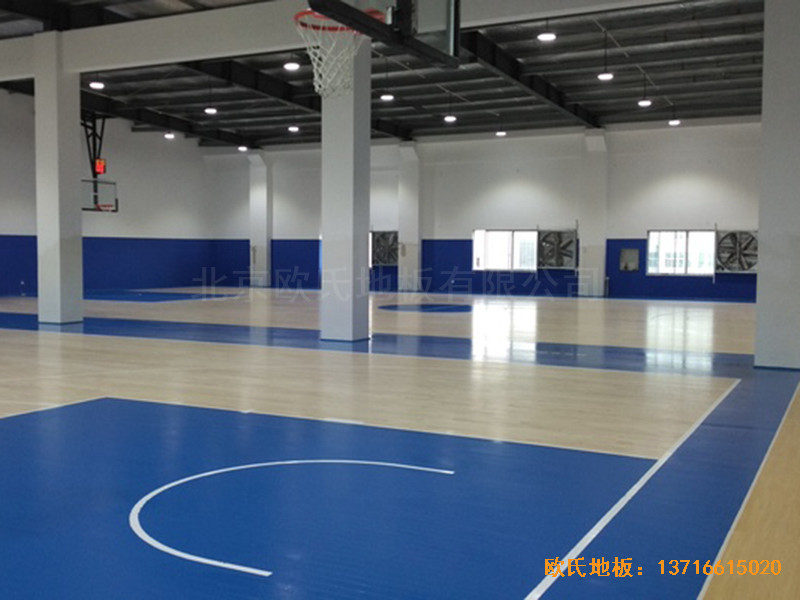 上海虹梅南路2599鑫空蓝球馆运动木地板安装案例0